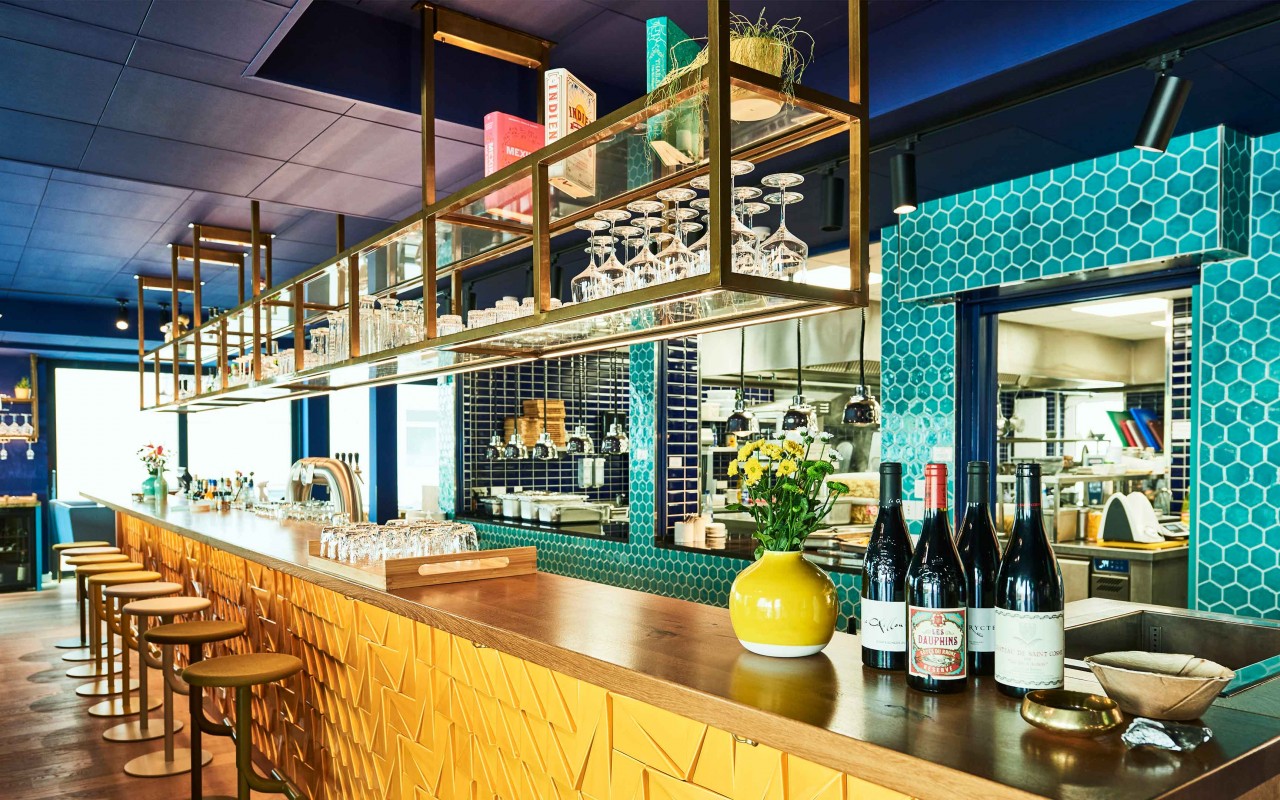  Mit dem Hotel New Wave und dem Restaurant Oktopussy haben wir in der Branche Fuß gefasst, das Goldy folgte im Mai 2021. Ende 2022 haben wir mit dem Anouki in Düsseldorf-Heerdt ein Restaurant im Herzen des Wohnquartiers "Haus Brina" eröffnet. Wir freuen uns auf weitere Projekte. 
